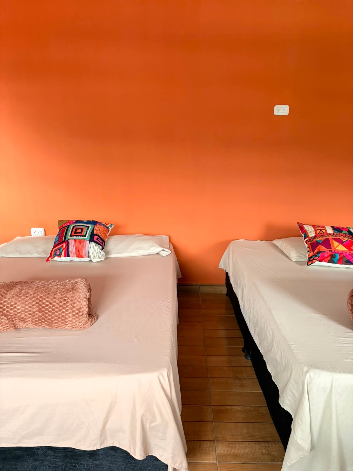 Embrujo: detalle de la cama doble y la semidoble